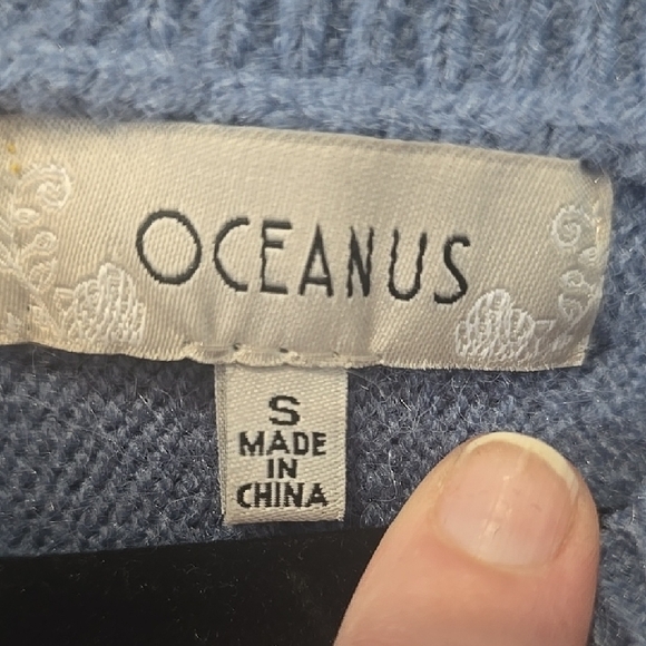 Elegant Blue and Gray Crew Neck Sweater - Picture 2 of 6